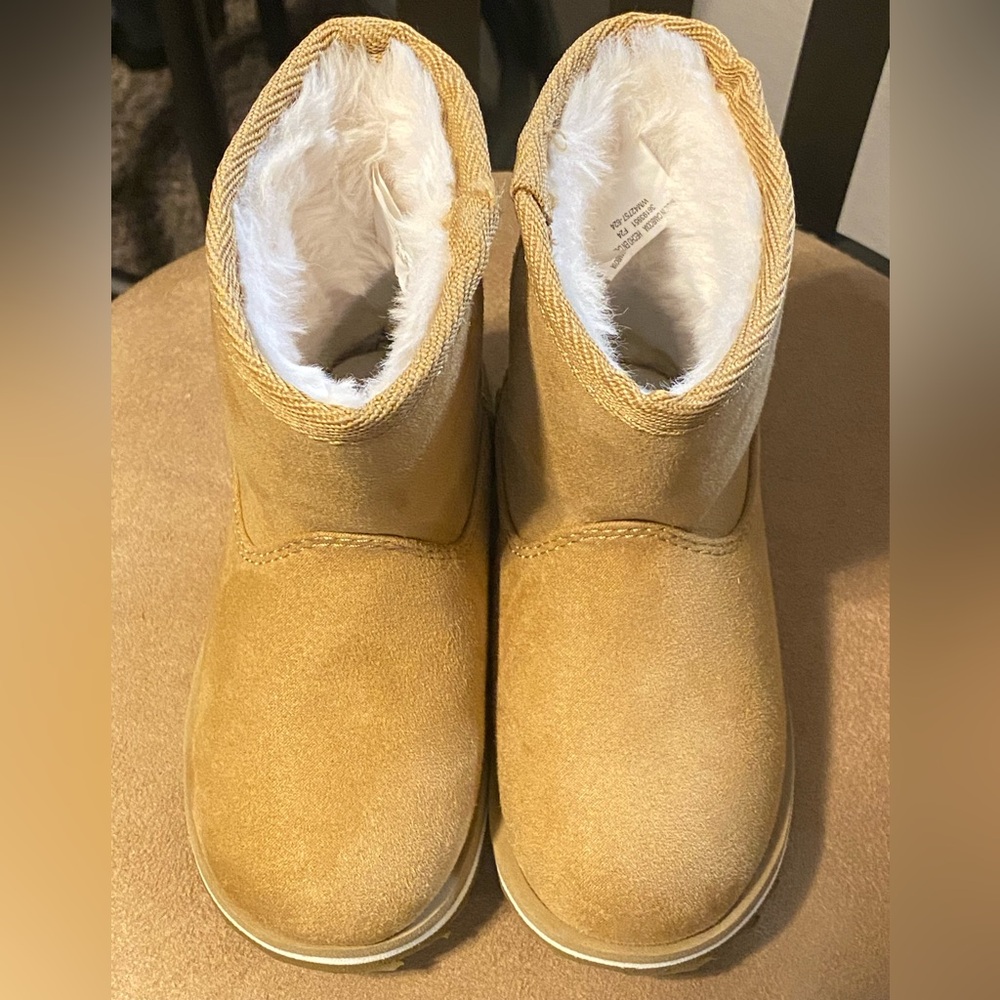 Toddler Tan Faux Suede Fur-Lined Winter Boots – Size 7 (USA)